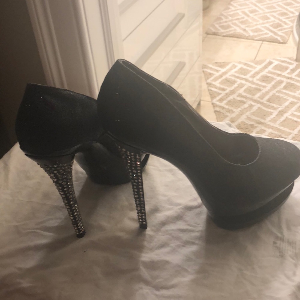 Shoes - Picture 3 of 3
